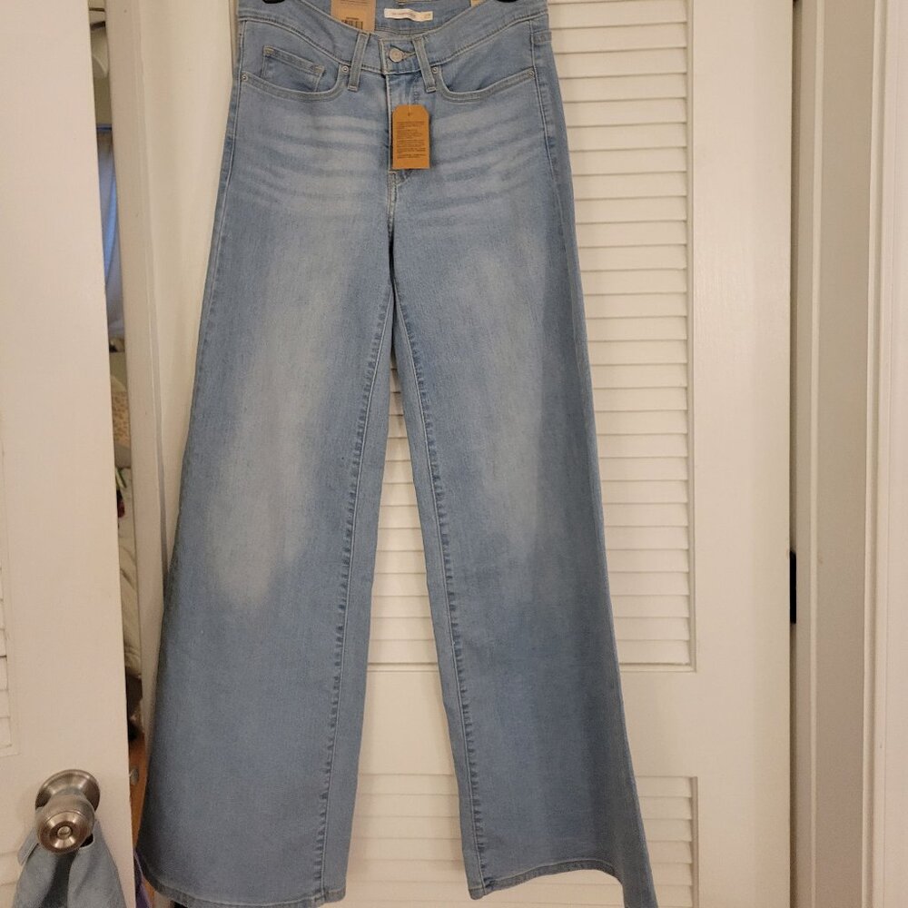 Levi’s 318 Shaping Wide-Leg Jeans – Size 27 “Tall Glass of Water” (Light Wash)